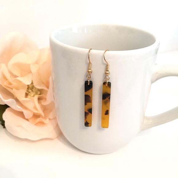Leopard (Dark) Tortoise Shell Bar Minimalist Dangle Earrings - Picture 1 of 4